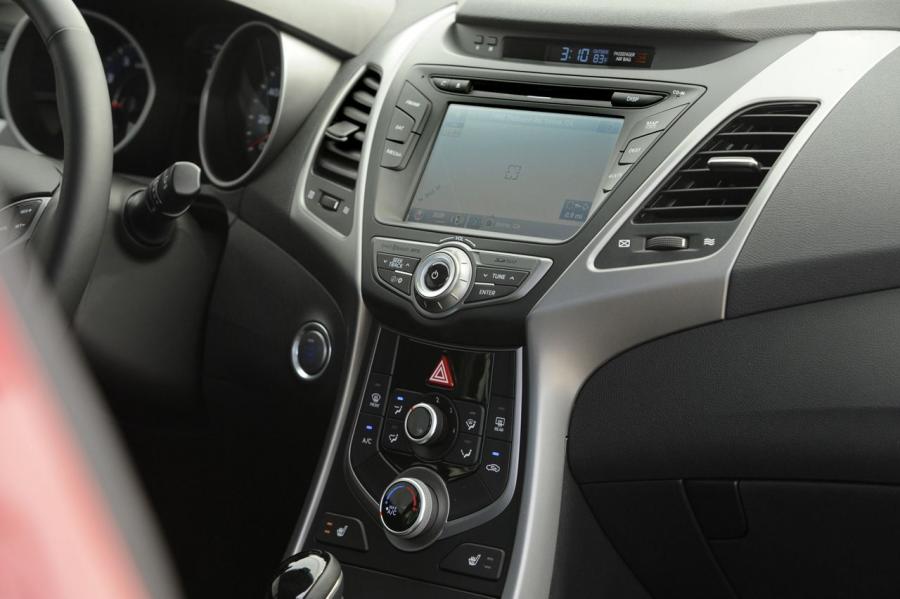  Hyundai Elantra Coupe 2014 года  (фото 17 из 25)
